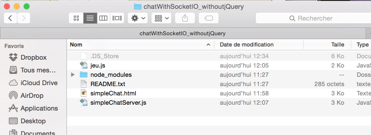on voir le répertoire de travail contenant deux fichiers simpleChat.html et SImpleChatServer.js, ainsi qu'un sous répertoire node_modules contenant deux répertoires express et socket.io
